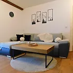 Longaview * Weisspriach